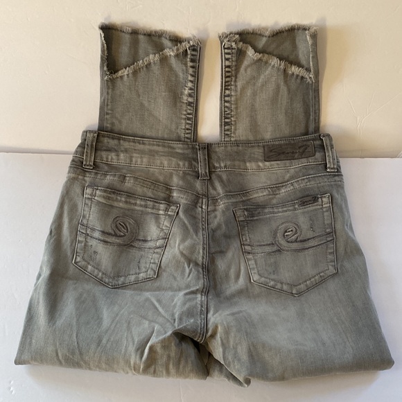 Seven7 | Ankle Skinny Derstroyed/ Embroidered Jeans w/ Shark bite hem - Picture 2 of 12